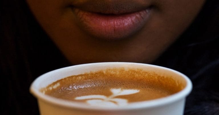 Știați că puteți să vă faceți cafeaua mai sănătoasă? Iată câteva sugetii pentru dumenavoastră