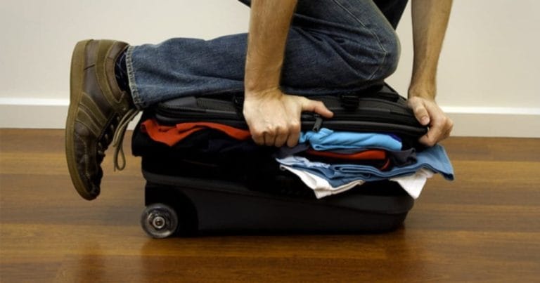 Trucuri pentru a-ți împacheta cât mai eficient valiza de călătorie
